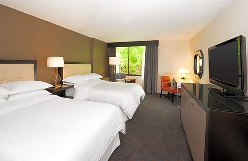 Minnetonka Hotel | Sheraton Minneapolis West Hotel