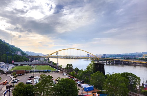 South Shore Hotel | Sheraton Pittsburgh Hotel at Station Square
