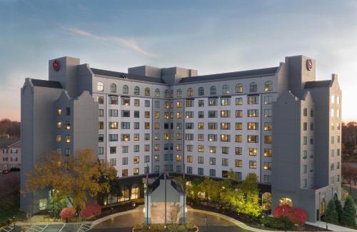 Crosswoods Hotel | Sheraton Suites Columbus Worthington