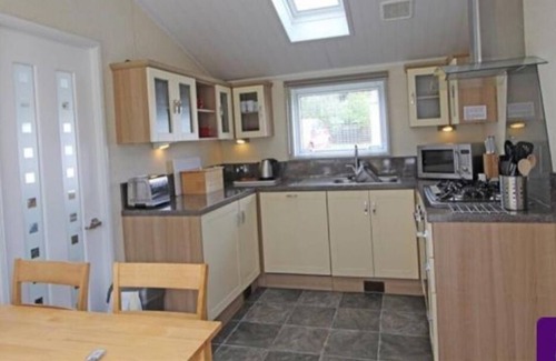New Forest District Cabin | Sheric Lodge @ Shorefield Country Park