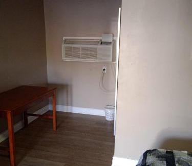 Brantford Hotel | Sherwood Inn