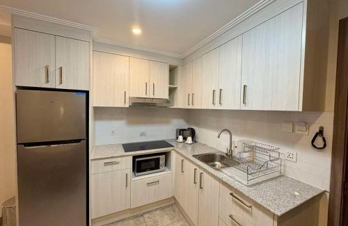 Malabanias Apartment | Sheryll Escapes - La Grande 11th floor, Phase 2, luxury 1BR balcony