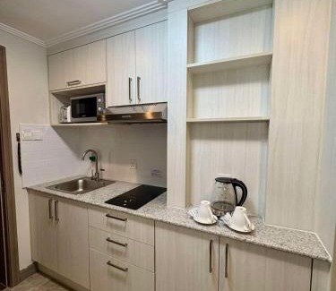 Malabanias Apartment | Sheryll Escapes - La Grande Phase 2, Grand Studio 708 on 7th floor with Balcony, Wifi & Netflix