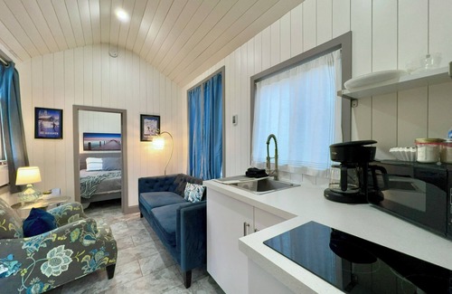 Redmond House | ShinyTiny Home in the Heart of Redmond with Stunning Backyard- Pet Friendly!