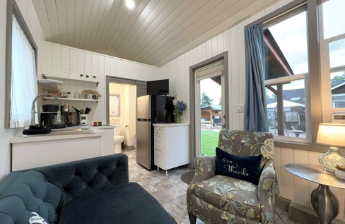 Redmond House | ShinyTiny Home in the Heart of Redmond with Stunning Backyard- Pet Friendly!