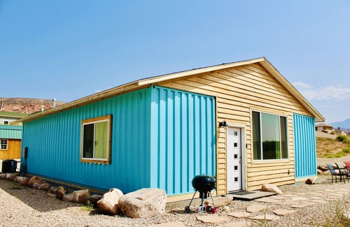 Moab South Valley Cabin | Shipping Container Home | Sleeps 18!