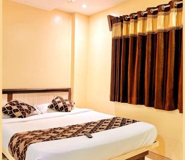 Shirdi Hotel | SHIRDI Hotel Sai Bala G Near Shri Sai Baba Temple - Fully Air Conditioned & Well Decorated Rooms - #Restaurant #Lift #Wi-fi #Parking Facilities - A Premium Hotel In SHIRDI