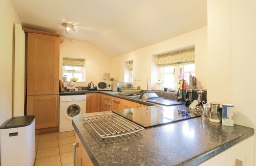 Friston Cottage | SHOEMAKERS COTTAGE, FRISTON, pet friendly, with open fire in Friston