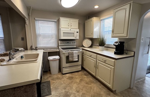 Atlantic City House | Shore Getaway - 2 Blocks to the Beach 2B/2B - Immaculate