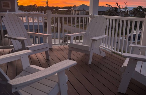 Marineland Acres House | Shorebird Cottage. Your charming beach escape, minutes walk to the beach!