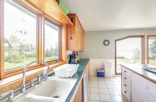 East Sullivan Cottage | Shorefront House w/Views, 14 Mi to Acadia NP