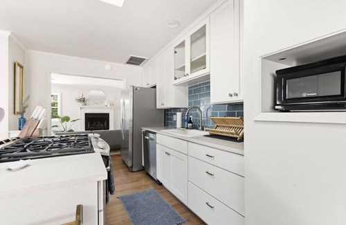 East Mesa House | Shoreline 5bd, BBQ, Minutes from Beach