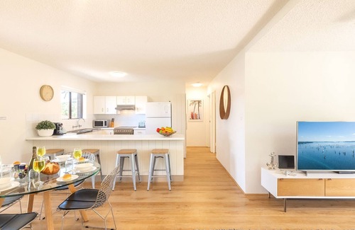 Nelson Bay Apartment | Shoreline, 9 1 Intrepid Cl - 200m to Shoal Bay beach and wifi