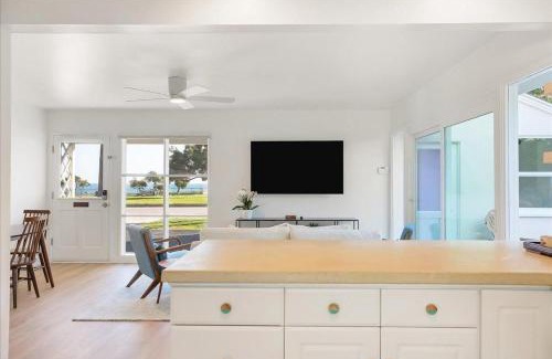 East Mesa House | Shoreline Cottage