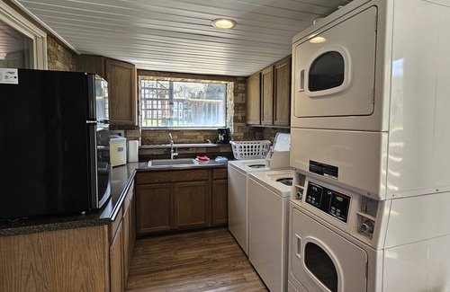 Confluence House | Shoreline Estates - Two Double Beds