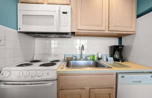 Northeast Virginia Beach Condo | Shoreline Stay – Ocean View and Easy Beach Access