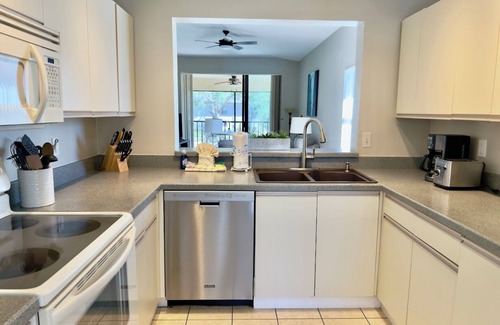 Trailer Estates Apartment | Shorewalk EH condo 2 Bedroom/2 Bath-near Beaches, IMG, Pool, Tennis, Pickleball