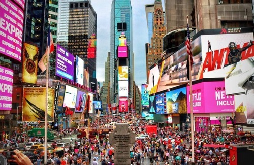 SoHo House | Short Distance From The Well-known Sites! Pets are Allowed HERE! Onsite Pool