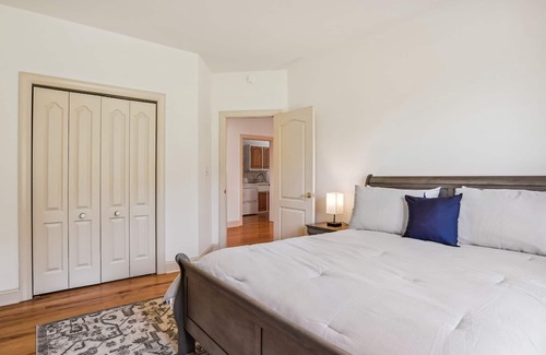 Woolford House | Short drive to Downtown Cambridge | Indoor Pool | Private Dock | Kayaks | Pet Fr