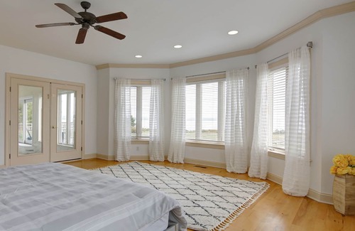 Woolford House | Short drive to Downtown Cambridge | Indoor Pool | Private Dock | Kayaks | Pet Fr
