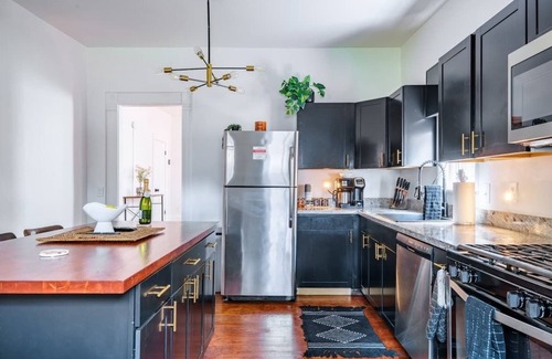 Italian Village House | Short North - Convention - Free Parking - King Bed