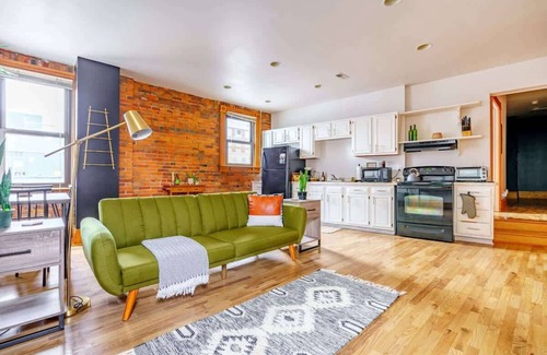 Weinland Park Apartment | Short North/Downtown | Right on High St | Walk to Convention Ctr | 5.8K+ Reviews