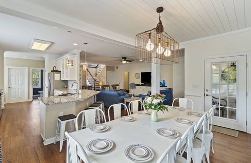 Isle of Palms House | Short Stays! Family Beach Spot! Dog Friendly! Steps to the BEACH!