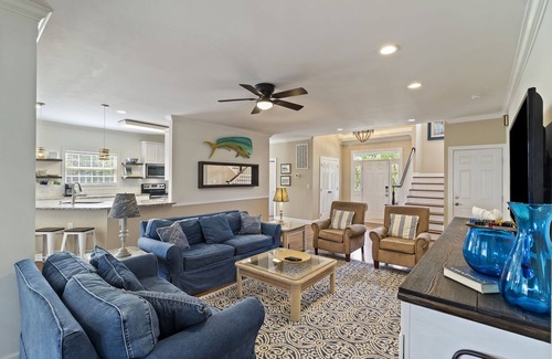 Isle of Palms House | Short Stays! Family Beach Spot! Dog Friendly! Steps to the BEACH!