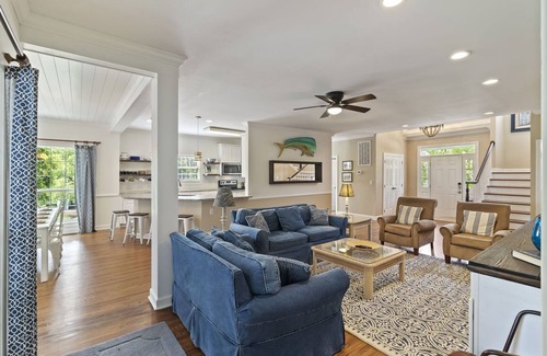 Isle of Palms House | Short Stays! Family Beach Spot! Dog Friendly! Steps to the BEACH!