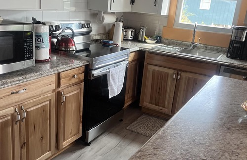 Long Beach House | Short term rentals, Dec - March, 10% discount on 7 day bookings. Dog friendly!