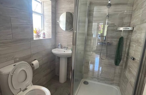 South Hornchurch House | Shortlet Express, Beautiful 3 bedroom House in Rai