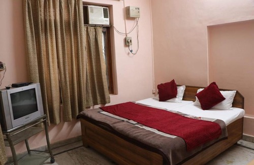 Haridwar House | Shri Banke Bihari Guest House, Bhoopatwala, Hiranwara, Haridwar, Uttarakhand, 249410