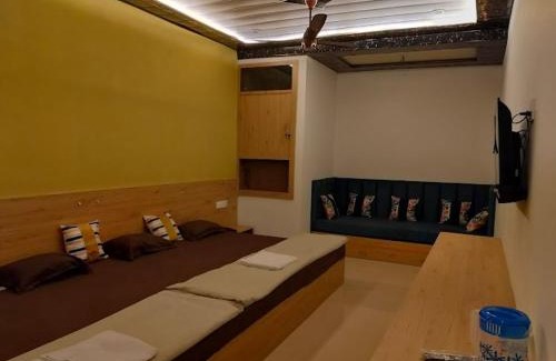 Mathura House | Shri Rajadhiraj Ashray, Mathura