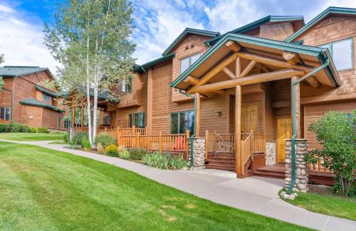 Steamboat Springs House | Shuffleboard Table - Modern Kitchen - Garage - Hot Tub