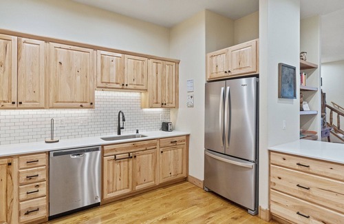 Steamboat Springs House | Shuffleboard Table - Modern Kitchen - Garage - Hot Tub