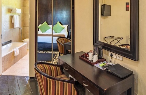 Greater Johannesburg Metropolitan Area Cabin | Shumba Valley Lodge Lanseria Airport