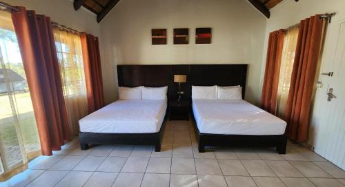Greater Johannesburg Metropolitan Area Cabin | Shumba Valley Lodge Lanseria Airport