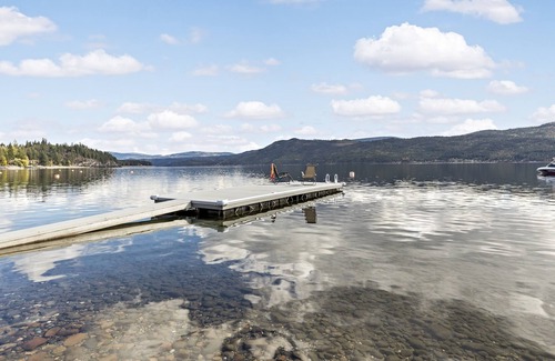 Celista House | Shuswap Lake, 2 Bed, 1.5 BA, Private Dock, Sleeps 4