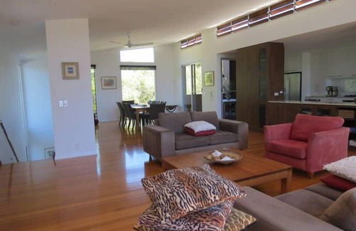 Agnes Water House | Shutters On The Beach #1: Christmas & New Year availability.