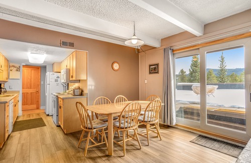 Warrior's Mark Condo | Shuttle to lifts from condo w/panoramic views