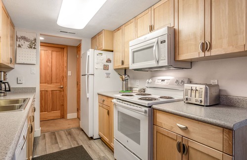 Warrior's Mark Condo | Shuttle to lifts from condo w/panoramic views