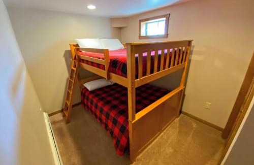 Dalton Villa | SI INCREDIBLE VIEWS from this log cabin with large deck huge yard fire pit hot tub