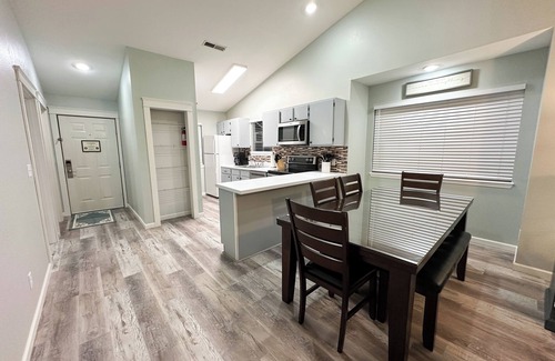 Reeds Spring Condo | Side by Side Condos Walk-in Lake View Top Floor Next to SDC