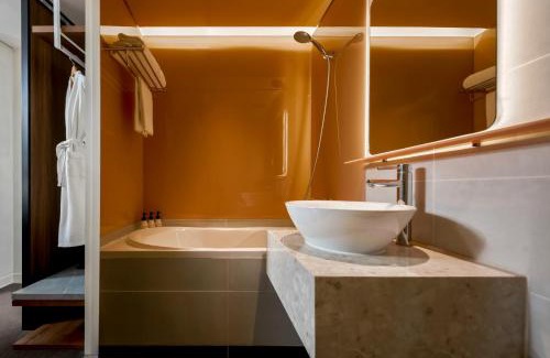 Hoan Kiem Hotel | Signature by M Village Thợ Nhuộm