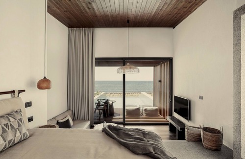 Preveza Hotel | Signature Pool Suite - Outdoor Whirlpool Bath & Sea Front by Meraviglia Slow Liv