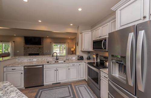 McHenry House | Signature Rustic Escape w/Fire Pit, Pool Table & Hot Tub