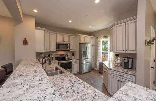 McHenry House | Signature Rustic Escape w/Fire Pit, Pool Table & Hot Tub