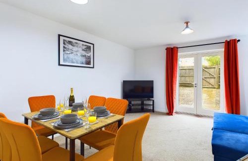 Cheltenham House | Signature Stays Accomodation - Cheltenham - 4-Bed With Parking - Ideal For Contractors & Long Stays