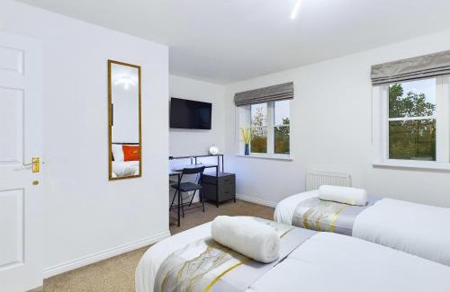 Cheltenham House | Signature Stays Accomodation - Cheltenham - 4-Bed With Parking - Ideal For Contractors & Long Stays