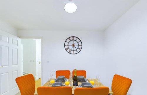 Cheltenham House | Signature Stays Accomodation - Cheltenham - 4-Bed With Parking - Ideal For Contractors & Long Stays